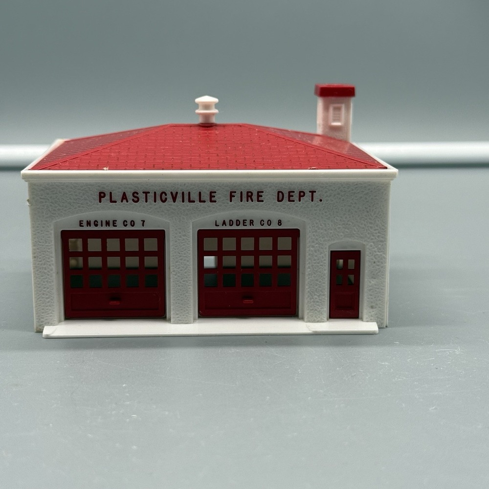 Vintage 1950's Plasticville Fire House Kit HO Scale Other